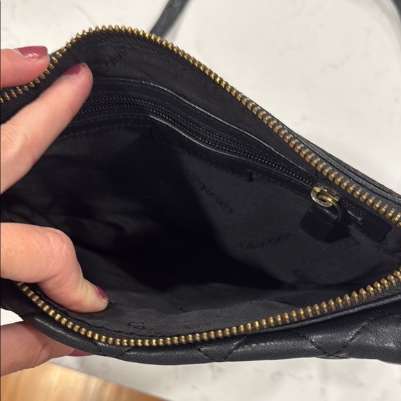 Calvin Klein Black Quilted Crossbody Bag with Adjustable Strap - Picture 3 of 4